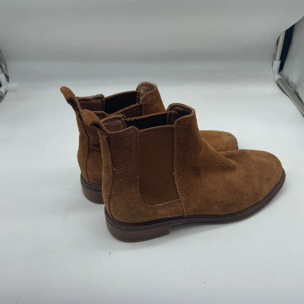 Clarks preowned gently